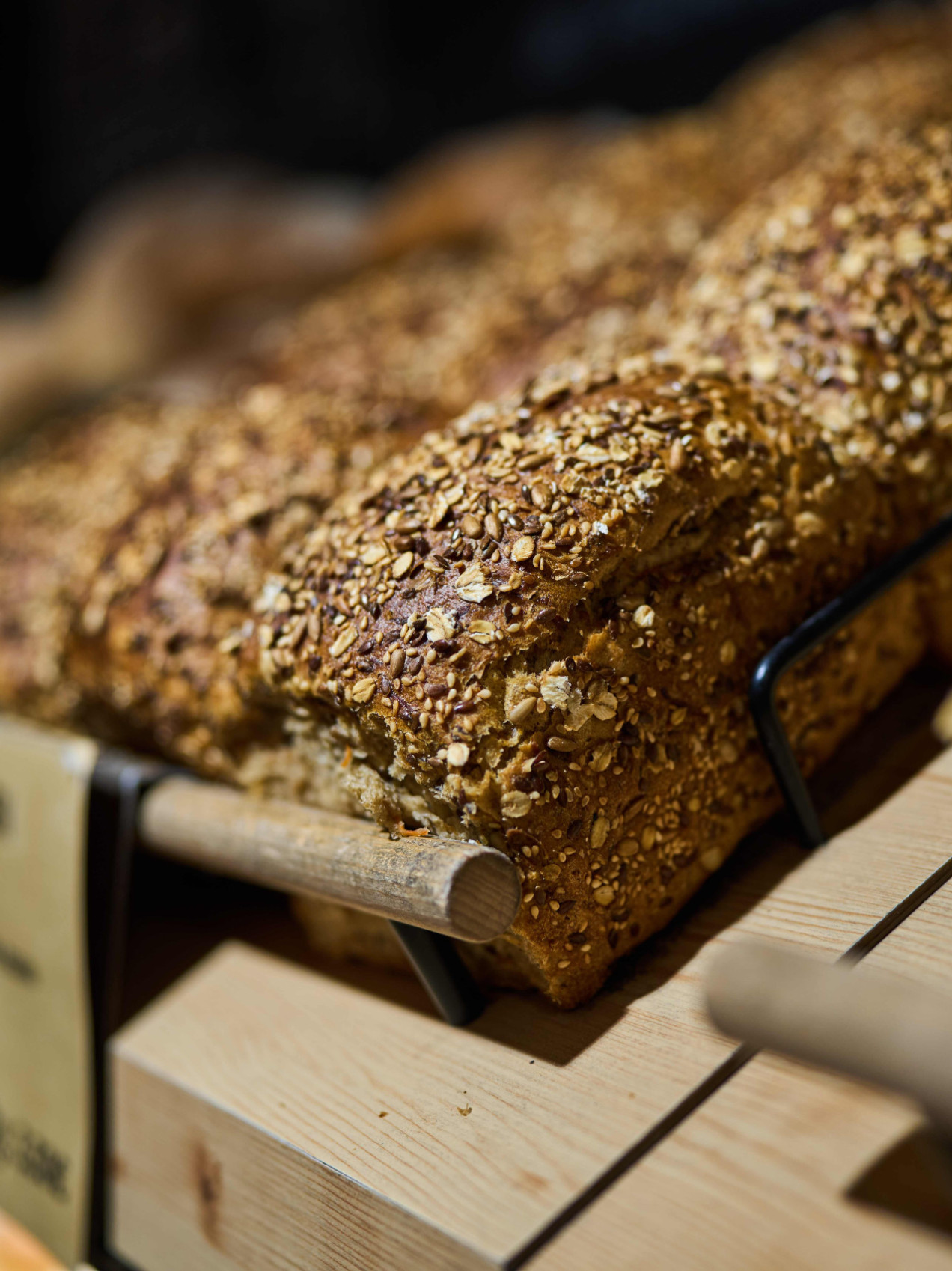 Nahaufnahme vom Rüblibrot, das Karotten beinhaltet und super lange frisch hält.