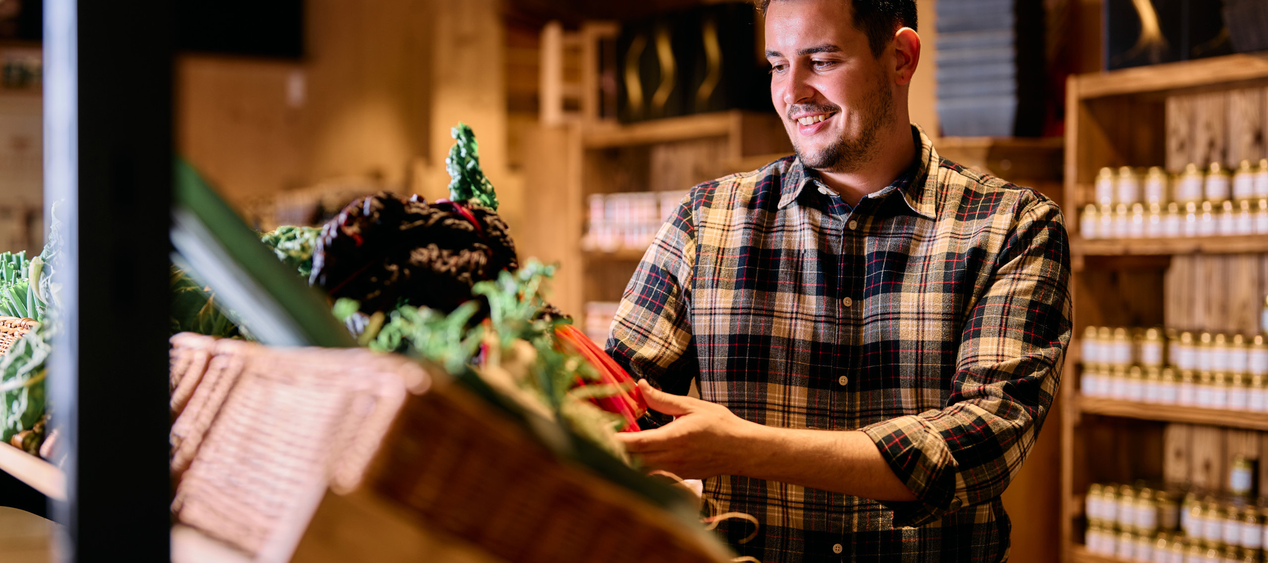 Raphael ist Betriebsleiter des Bauernmarkts, Restaurants und der Konditorei der Markt-Scheune