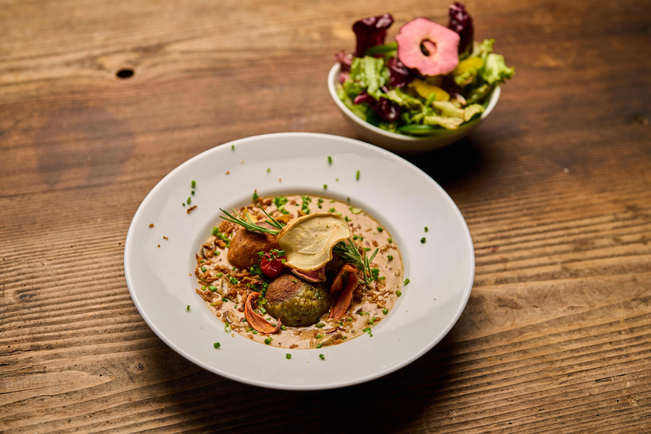 Knödelliebe mit kleinem Salat